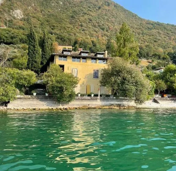 L Oleandro Sul Lago D Iseo B&b