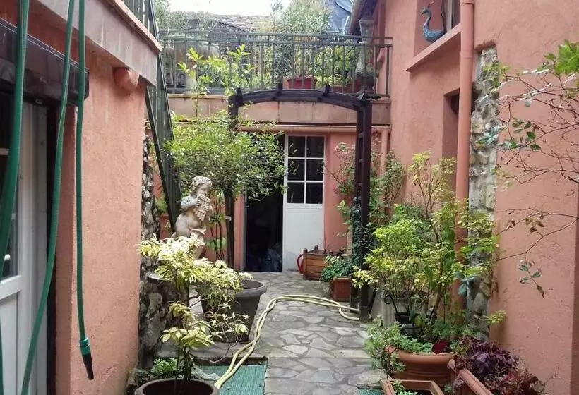 ペンション La Maison Rose: Lieu Atypique