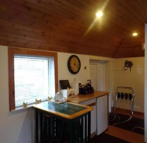 Aamiaismajoitus (B&B) Groom S Cottage