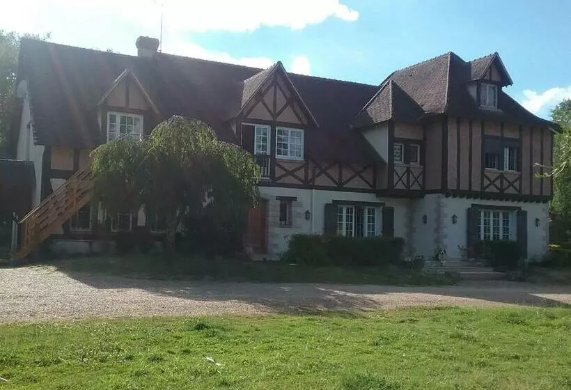 Aamiaismajoitus (B&B) Les Mesangeres