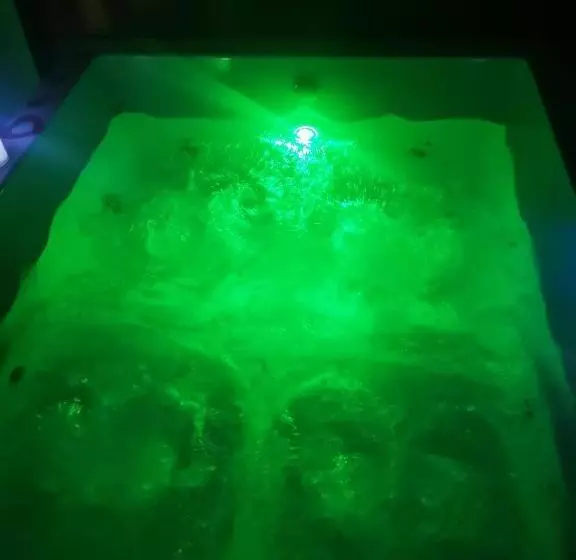 Hotelli Spabyelleetlui Spa Rouge Ou Bleu