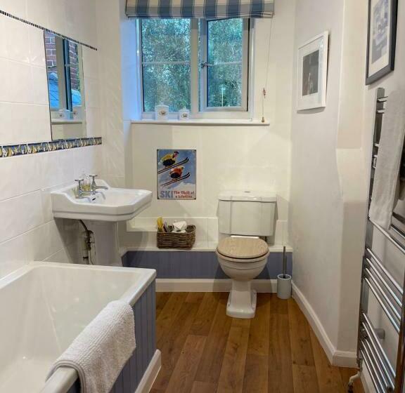 مبيت وإفطار The Long House