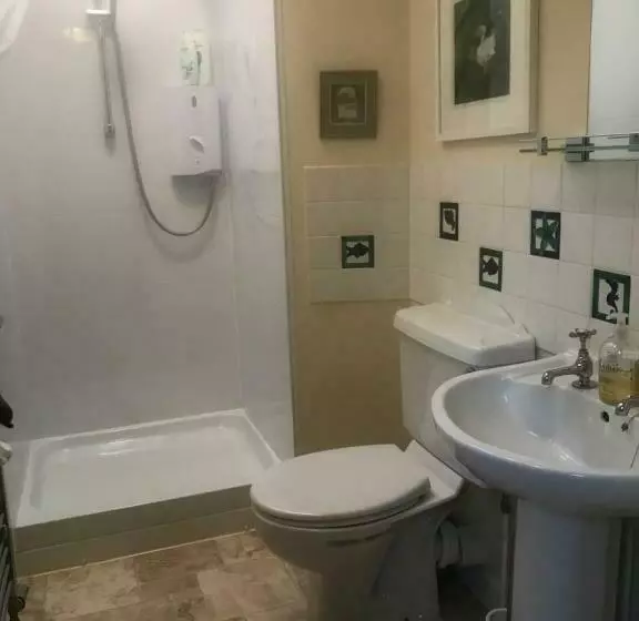 تختخواب و صبحانه The Long House