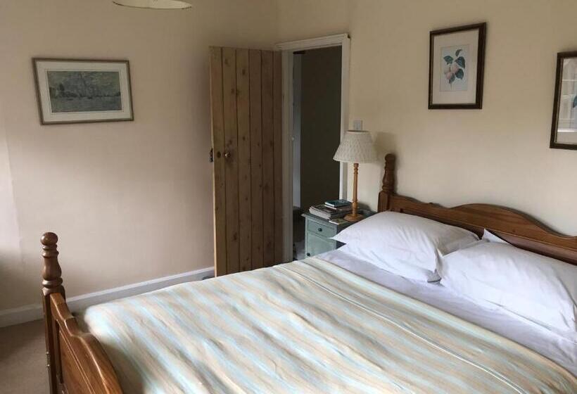 مبيت وإفطار The Long House