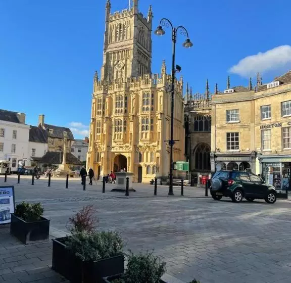 تختخواب و صبحانه The Long House