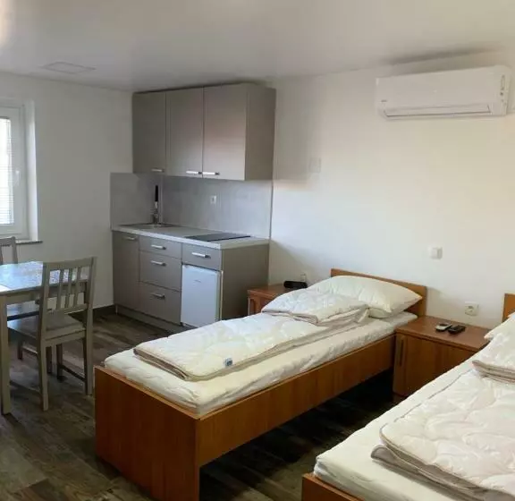 پانسیون Apartman Decorus