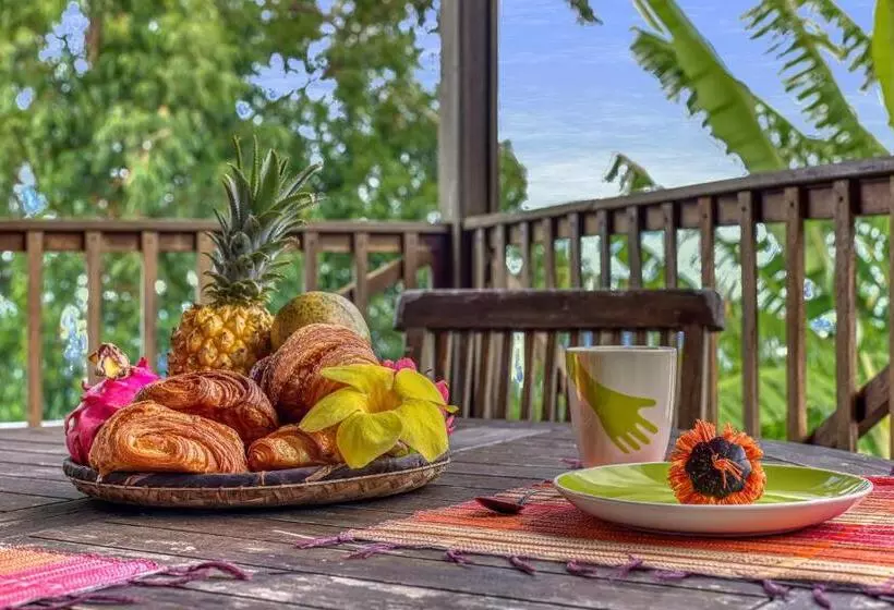 پانسیون Chalets Tikinou