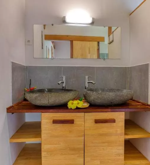 پانسیون Chalets Tikinou