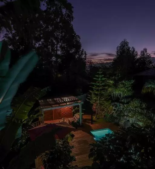 پانسیون Chalets Tikinou