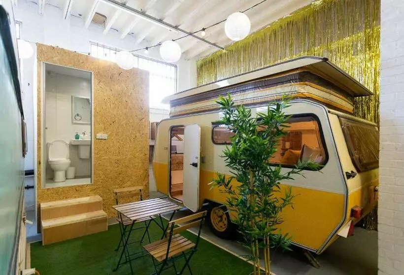 Retkeilymaja Towed Town Camping