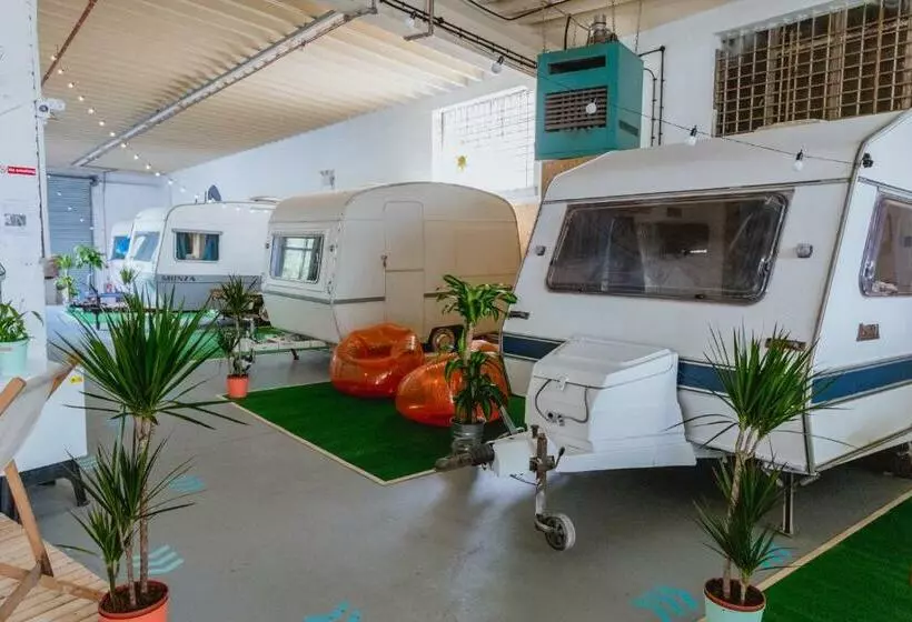 Retkeilymaja Towed Town Camping
