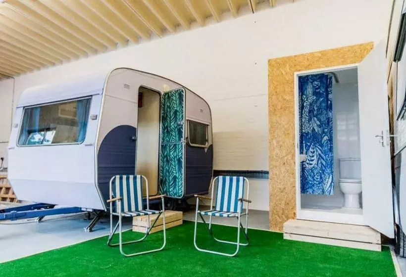 Retkeilymaja Towed Town Camping
