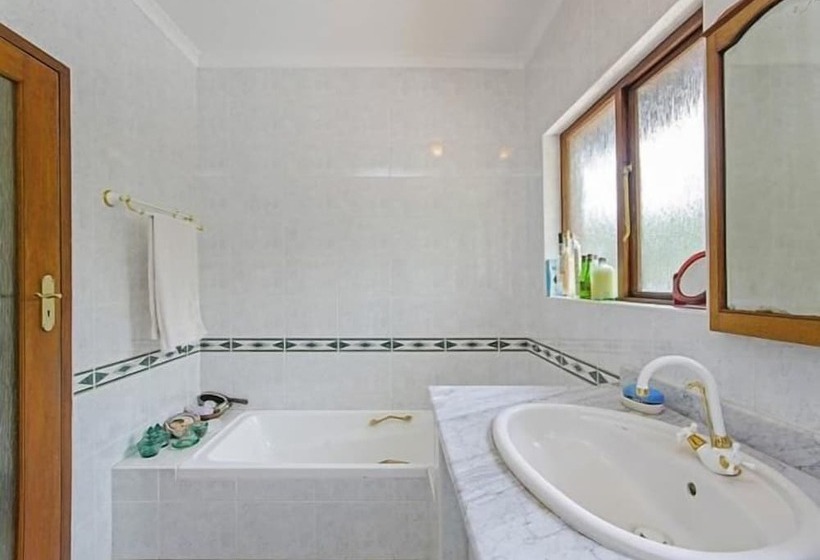 تختخواب و صبحانه Ferndale Lodge