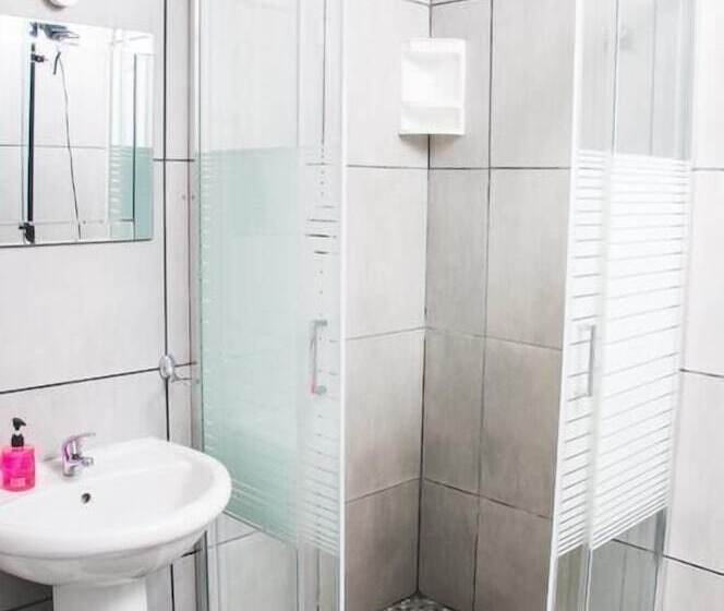 تختخواب و صبحانه Ferndale Lodge