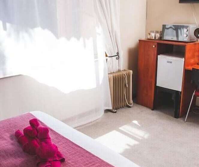 تختخواب و صبحانه Ferndale Lodge