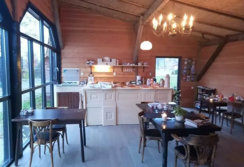 ベッドアンドブレックファースト Boerderijkamer Zwanebloem