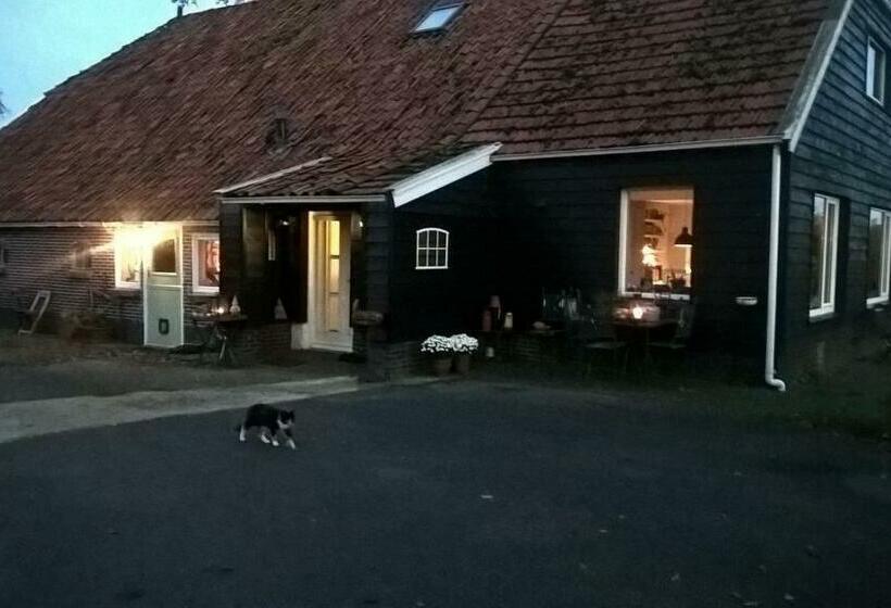 Bed and Breakfast Boerderijkamer Zwanebloem