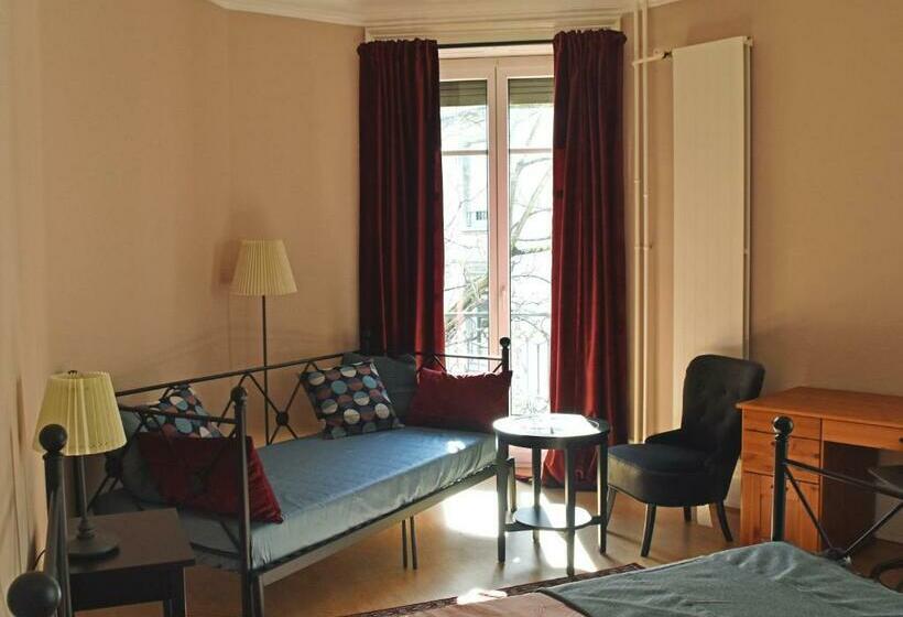 تختخواب و صبحانه Pension Bienvenue