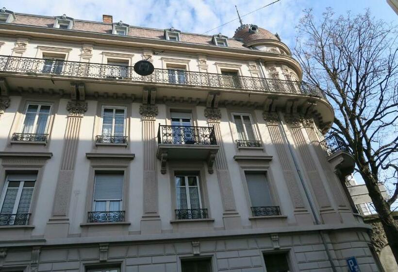 تختخواب و صبحانه Pension Bienvenue