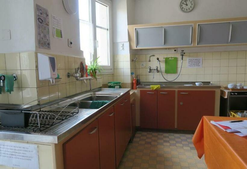 تختخواب و صبحانه Pension Bienvenue