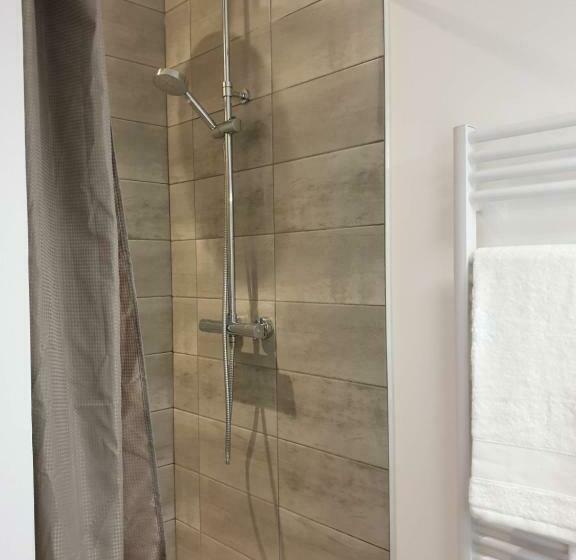 ペンション Chambres Privées Hyper Centre Epernay Lit 160x200cm