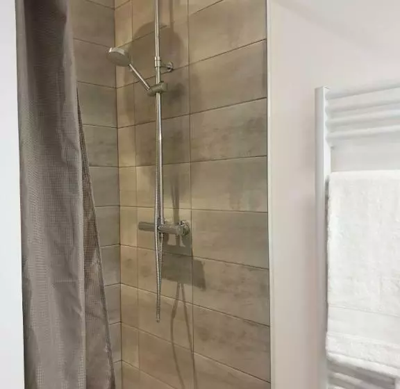 ペンション Chambres Privées Hyper Centre Epernay Lit 160x200cm