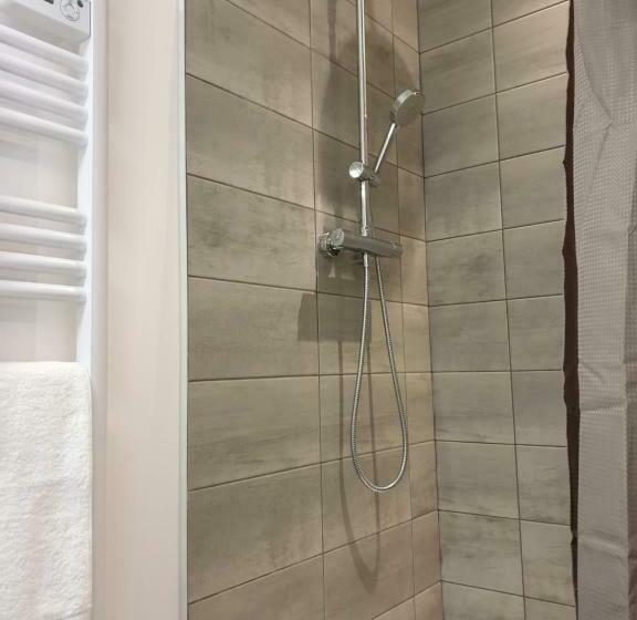 ペンション Chambres Privées Hyper Centre Epernay Lit 160x200cm