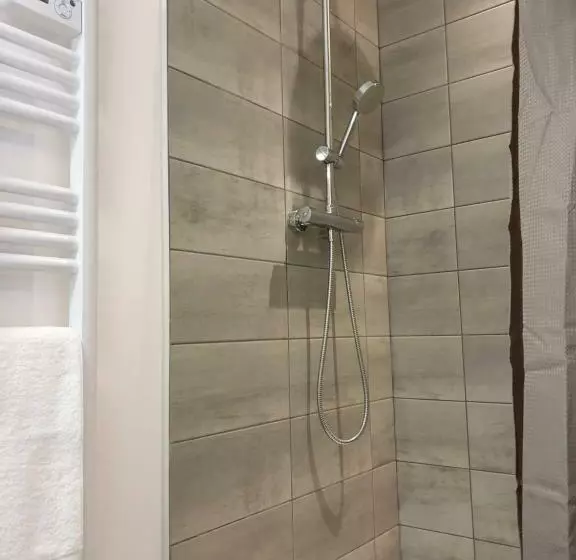 ペンション Chambres Privées Hyper Centre Epernay Lit 160x200cm