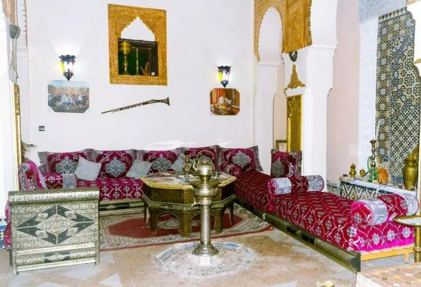 پانسیون Riad Yanis