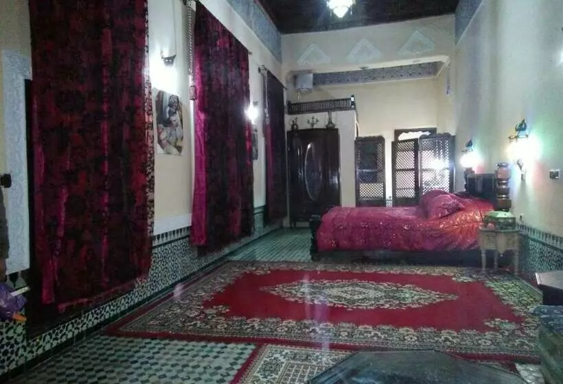 پانسیون Riad Yanis