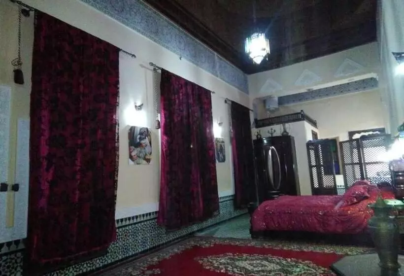 پانسیون Riad Yanis