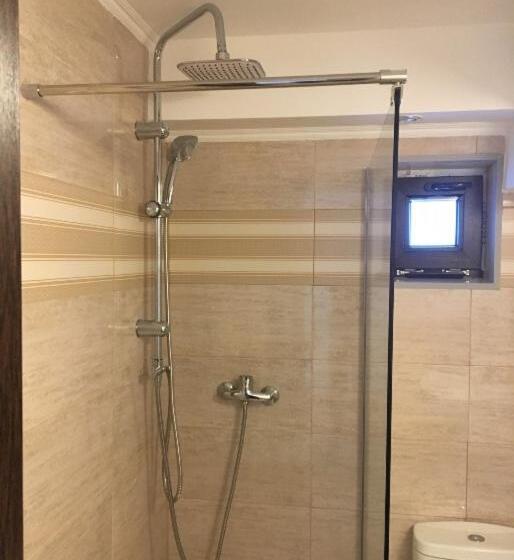 4 Seasons Apartments