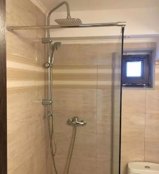 4 Seasons Apartments