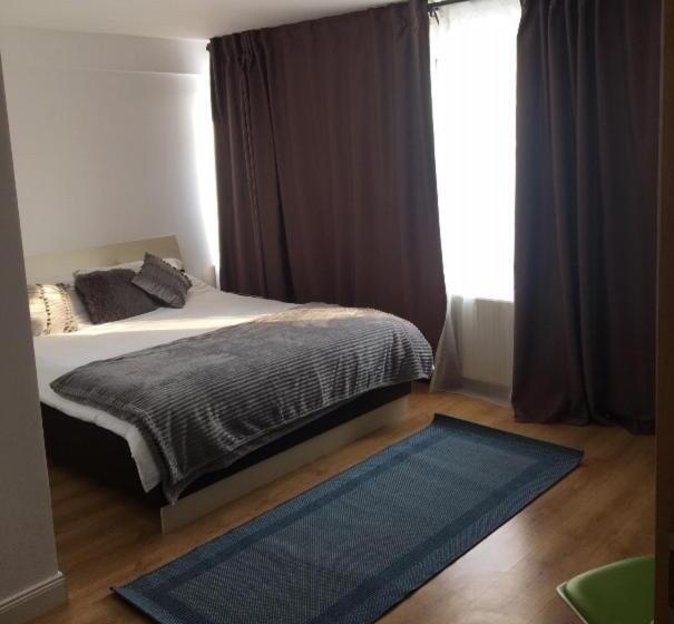 4 Seasons Apartments