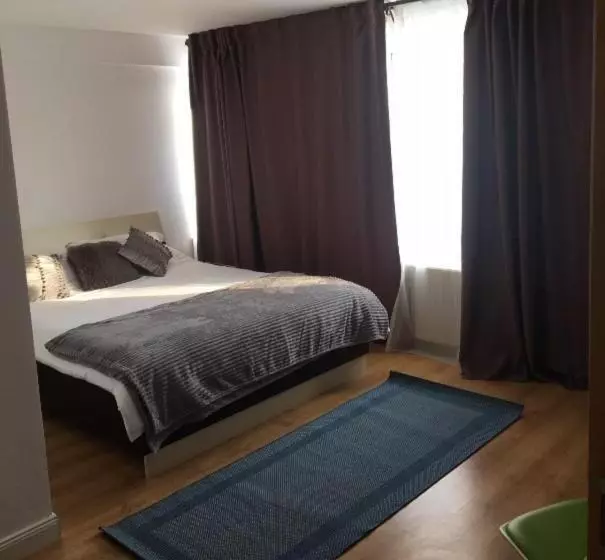 4 Seasons Apartments