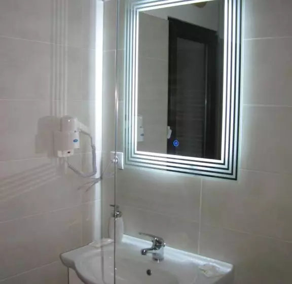 4 Seasons Apartments