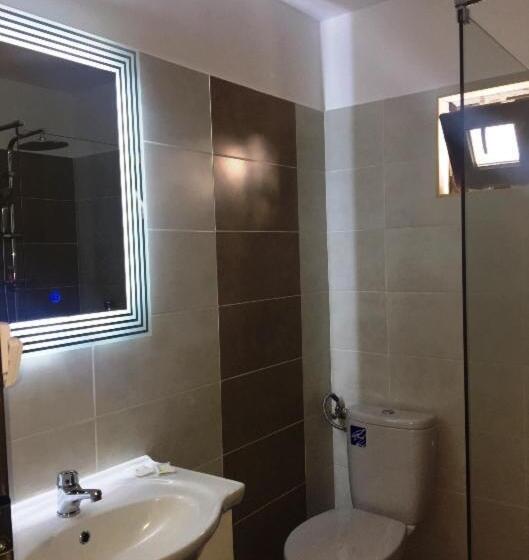 4 Seasons Apartments