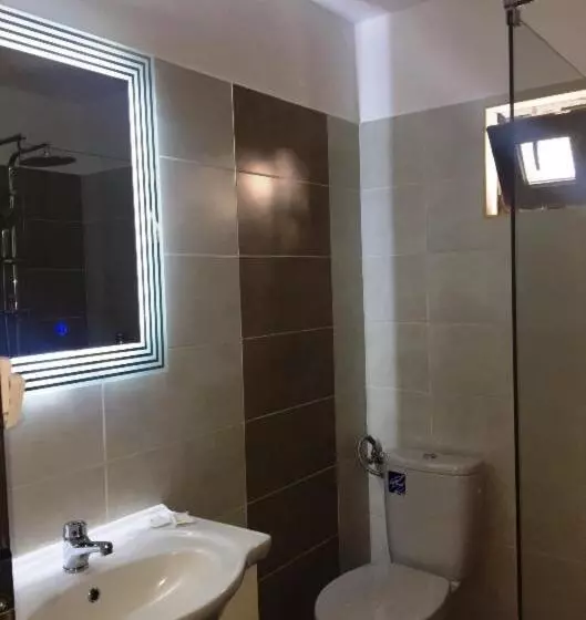 4 Seasons Apartments