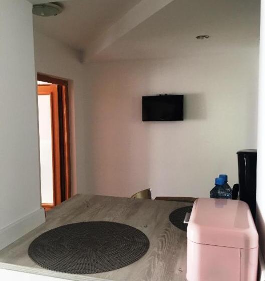 4 Seasons Apartments