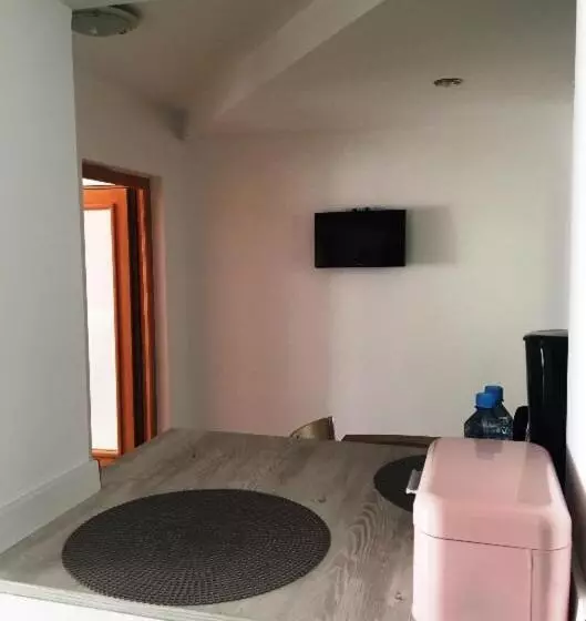 4 Seasons Apartments