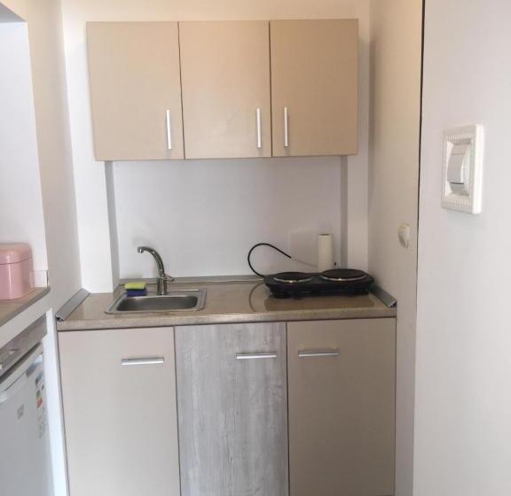 4 Seasons Apartments