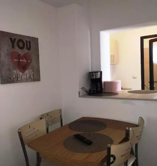 4 Seasons Apartments