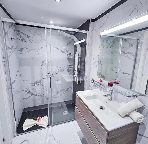 7lizards Ocean View Apartments