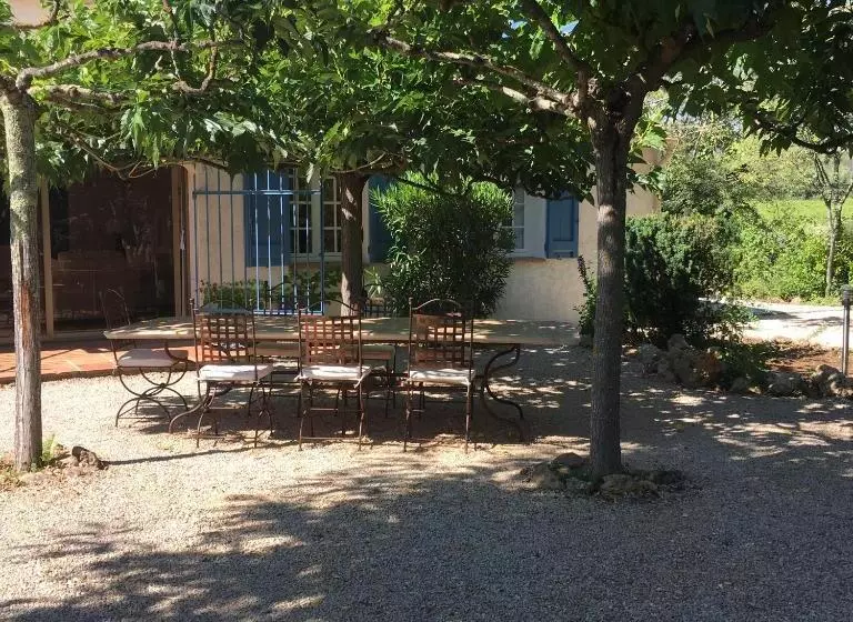 ベッドアンドブレックファースト L  Esmerand