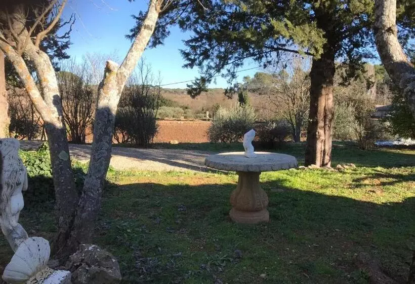 ベッドアンドブレックファースト L  Esmerand