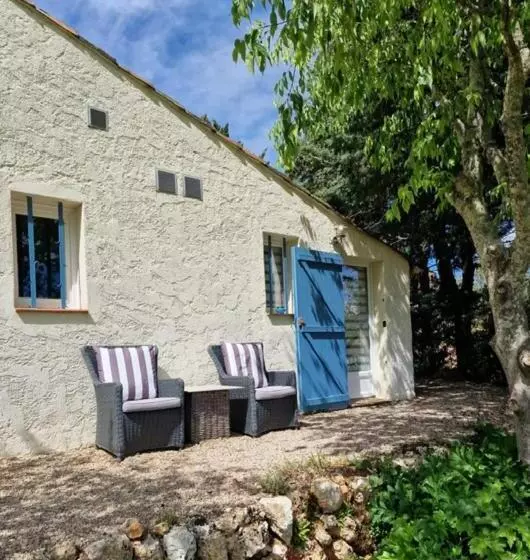 ベッドアンドブレックファースト L  Esmerand