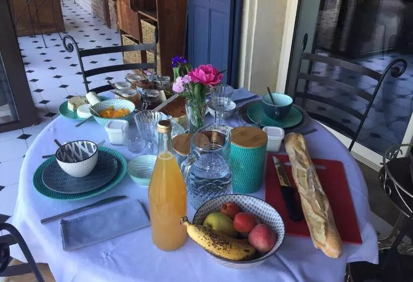 Aamiaismajoitus (B&B) La Chambre Enchantée