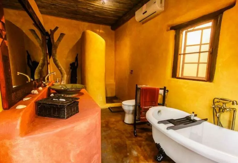 Majatalo Kwalucia Private Safari Retreat