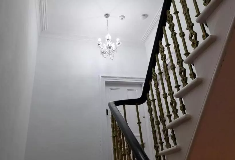 Majatalo Windsor House