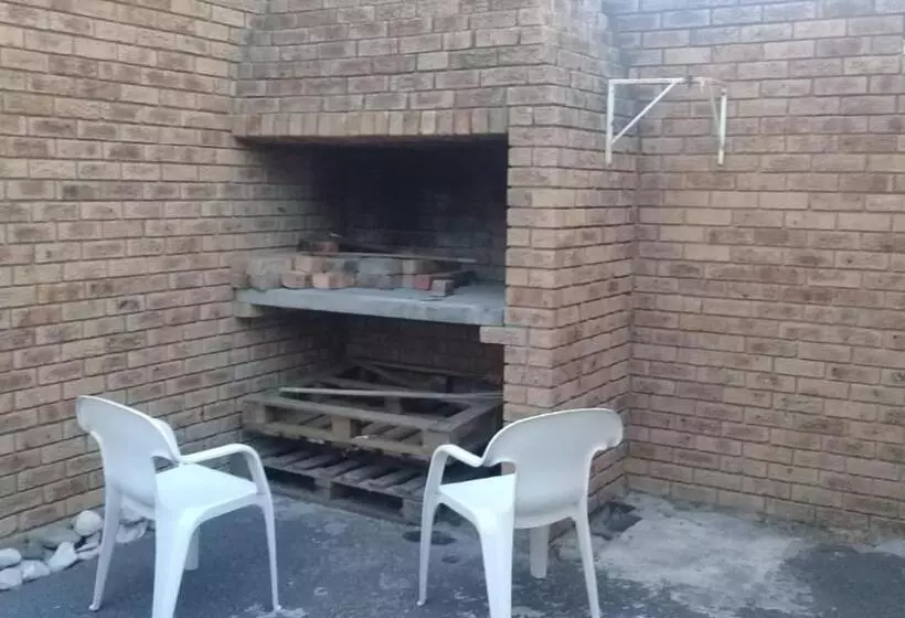 Majatalo Blouberg Beach Retreat